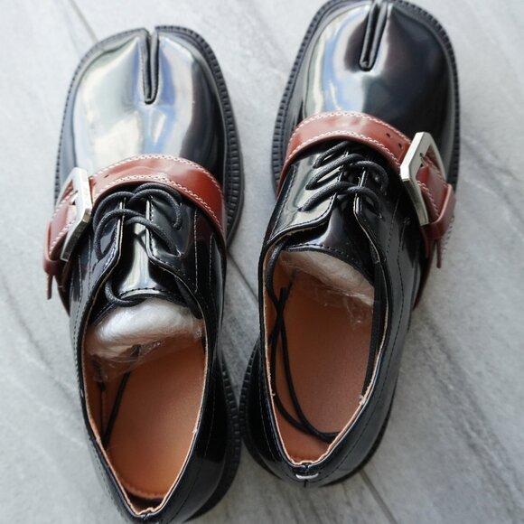 Tabi Split-Toe Loafers – Black & Brown Buckle – Wide Fit - Picture 3 of 9